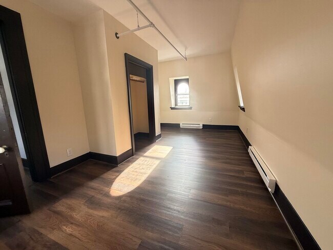 Building Photo - 79 Pine St