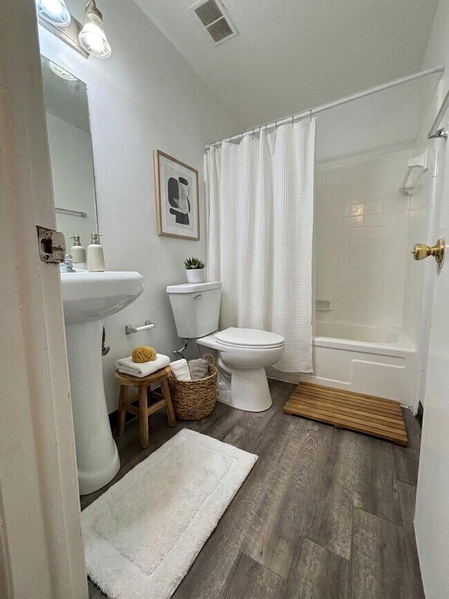 Building Photo - 4471 High St