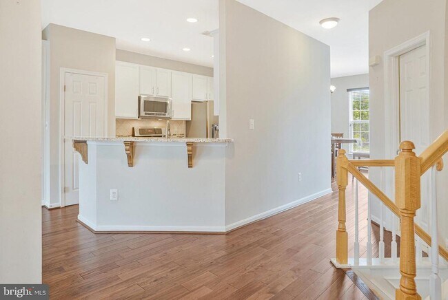 Building Photo - 22438 Maison Carree Square