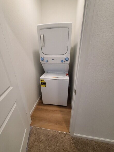 In unit washer dryer - 2435 Vanhoutte Vw