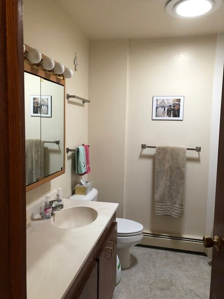 with skylite - 5202 Schofield St