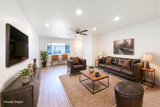 Building Photo - Updated 2 bed, 2 bath