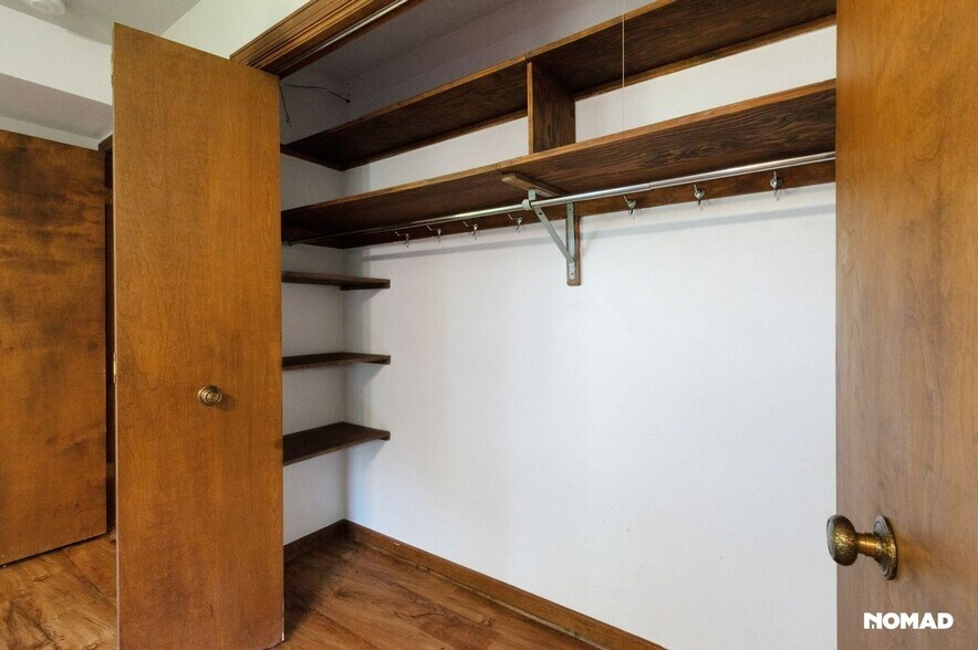 Building Photo - 139 Ladue Oaks Dr