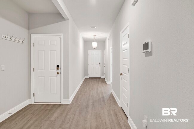 Building Photo - 390 Gemini St