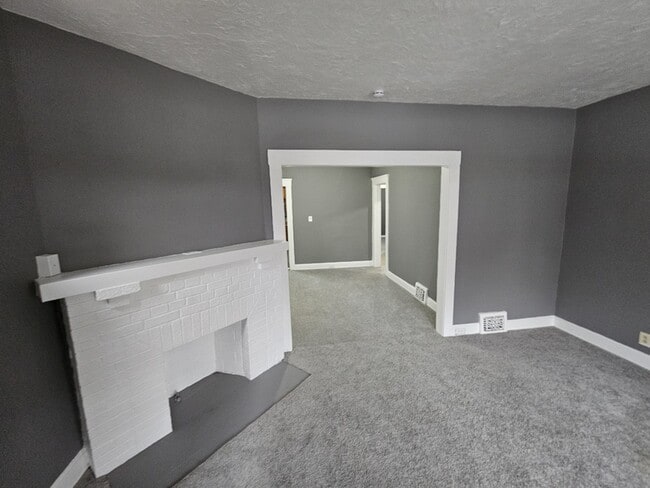 Building Photo - 440 E 115th St