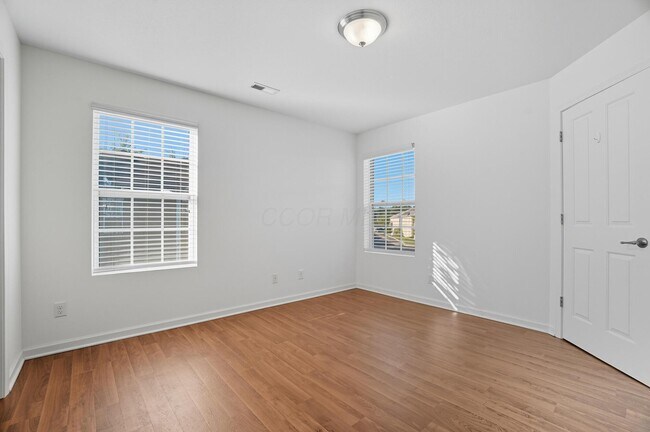 Building Photo - 5468 Nottinghamshire Ln