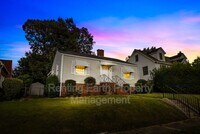 Building Photo - 905 7th St W