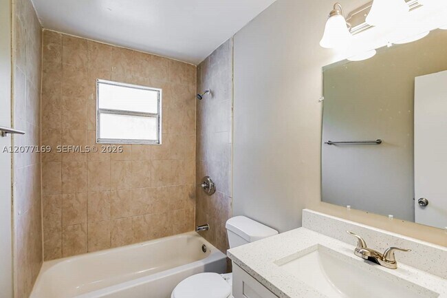 Building Photo - 1220 NW 89th Dr