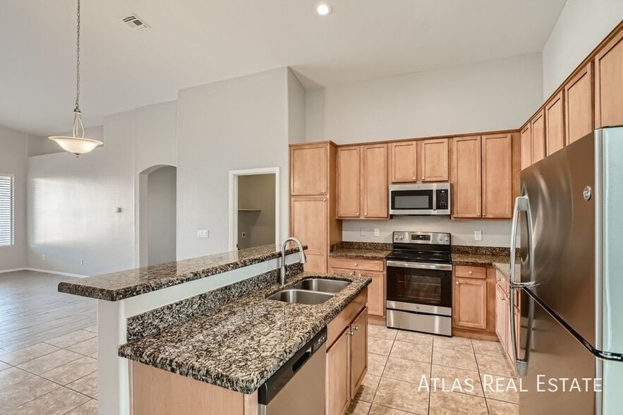 Building Photo - 9414 W Heber Rd