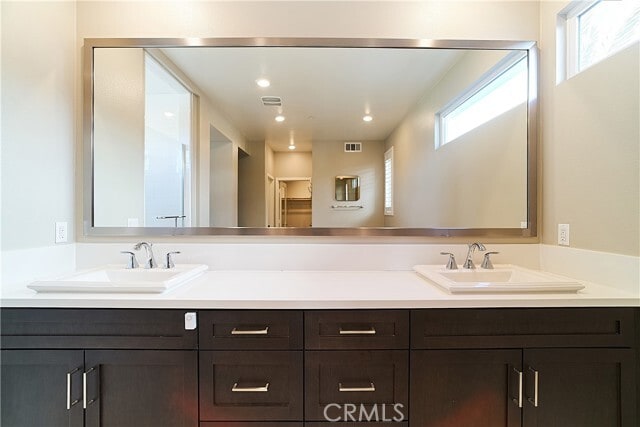 Building Photo - 6 Transport