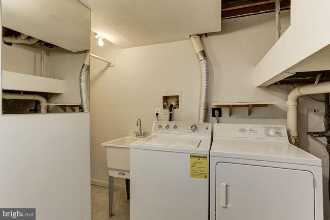 Building Photo - 10107 Galsworthy Pl