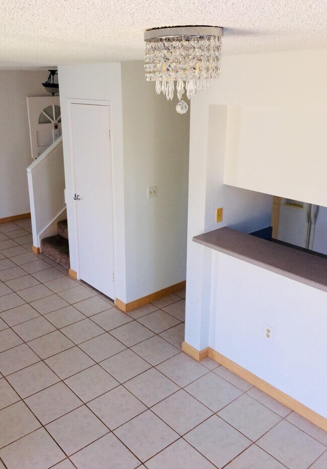 Building Photo - 3 bedroom Corner Unit at Kuulako Available June 23rd