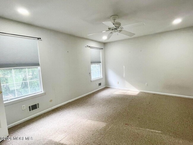 Building Photo - 21 Evergreen Dr