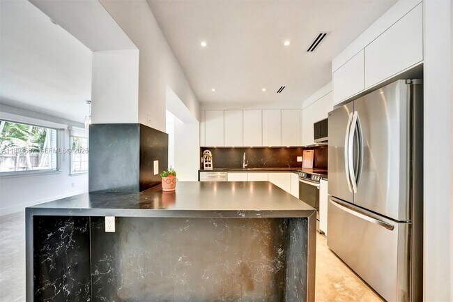 Building Photo - 255 Ridgewood Rd