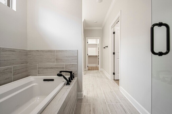 Building Photo - 306 Kanis Ridge Dr