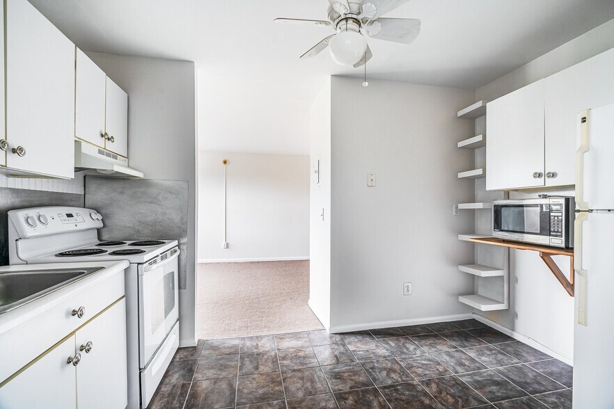 Kitchen - Similar Unit - 18 Fairfield Ave
