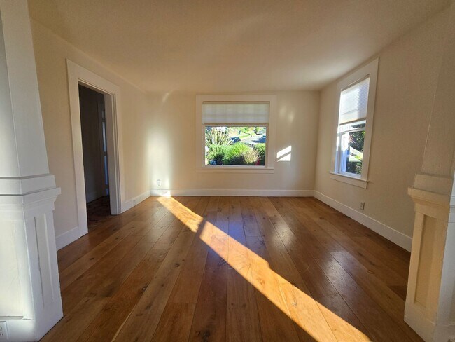 Building Photo - Beautiful Lower Level Unit in Pt. Richmond, CA