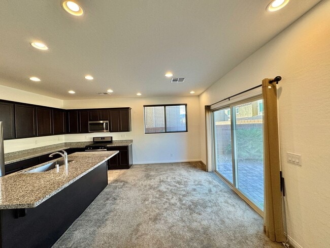 Building Photo - Newer Home with Gated Community Single Fam...