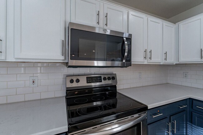 Building Photo - Spacious 5-Bedroom Home with Open Layout & Private Backyard