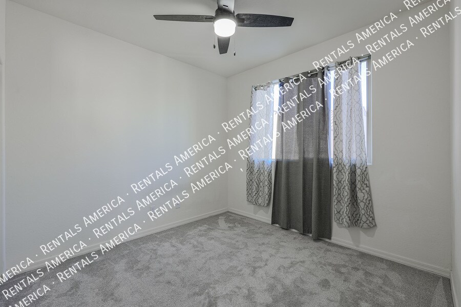 Building Photo - 12038 W Polk St