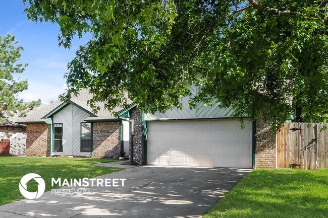 Building Photo - 2705 Pinto Trail