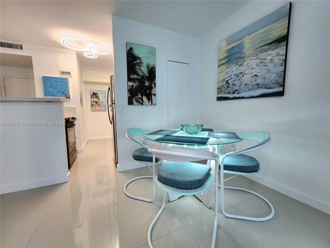 Building Photo - 3505 S Ocean Dr