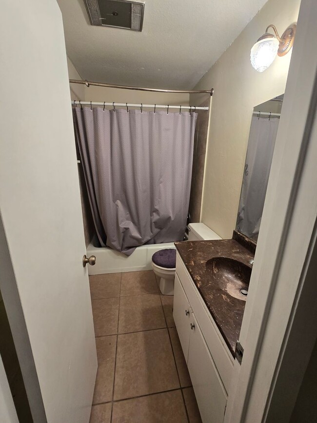 Building Photo - 1221 Hopkins St