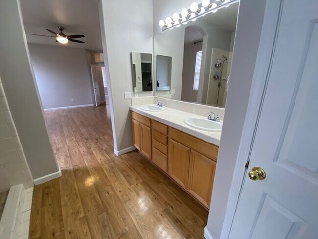 Building Photo - South Reno - Double Diamond Stunner - Tons of Amenities!