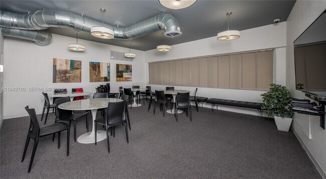 Building Photo - 401 Golden Isles Dr