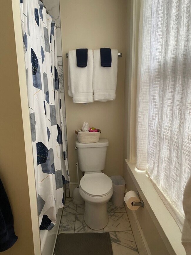 Building Photo - 245 S 10th St