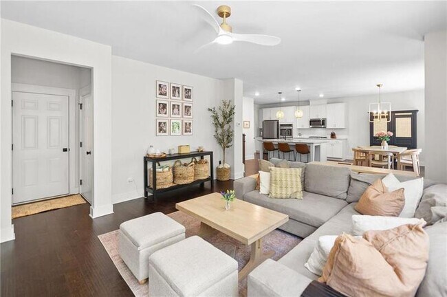 Building Photo - 178 Crestbrook Wy