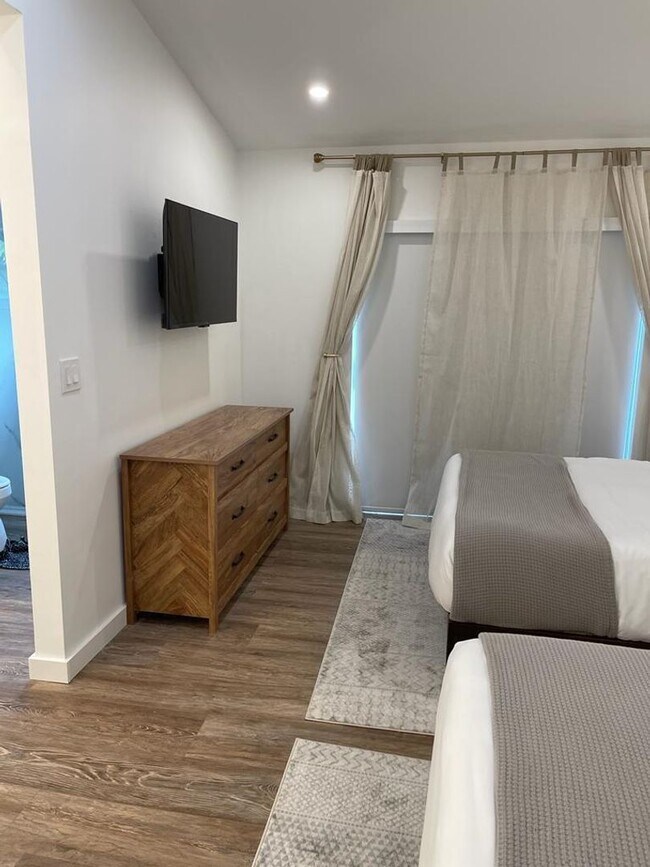 Building Photo - 7360 San Sebastian Dr