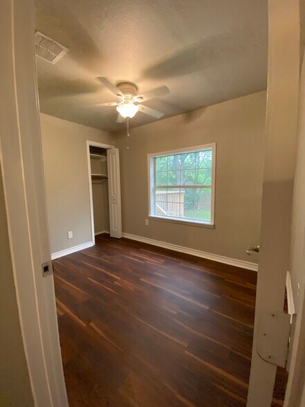 Building Photo - 2118 Burnet St