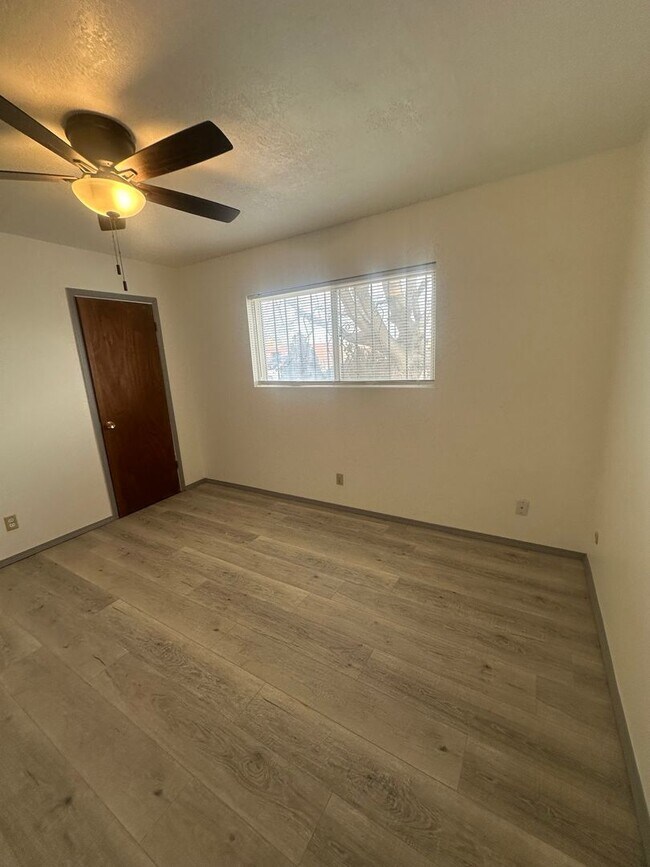 Building Photo - Welcome to this charming 3-bedroom, 2-bathroom home located in Albuquerque, NM