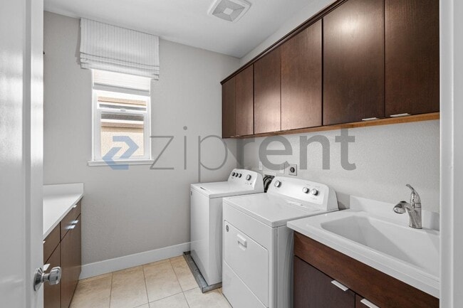 Building Photo - 285 Bear Creek Dr