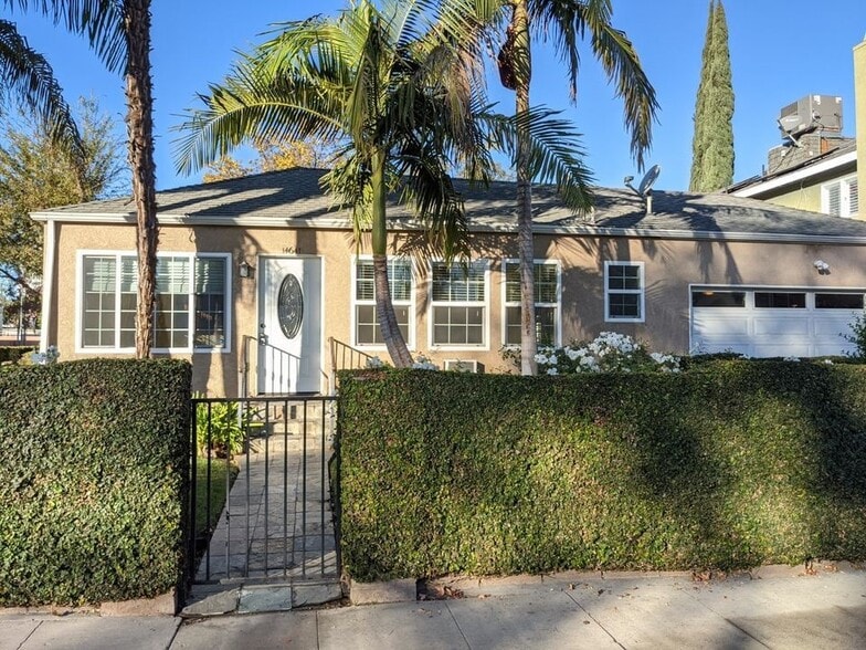 Building Photo - 14641 Moorpark St