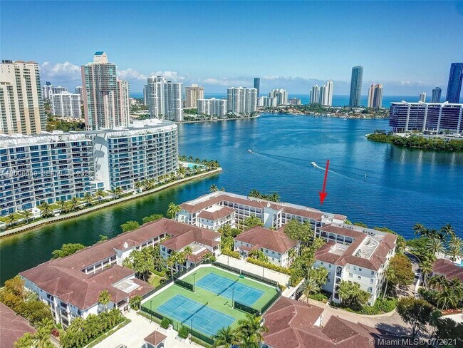 Building Photo - 3255 NE 184th St