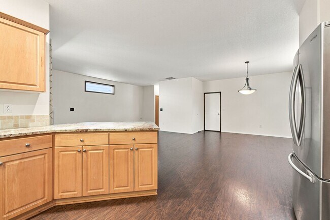 Building Photo - 931 56th St