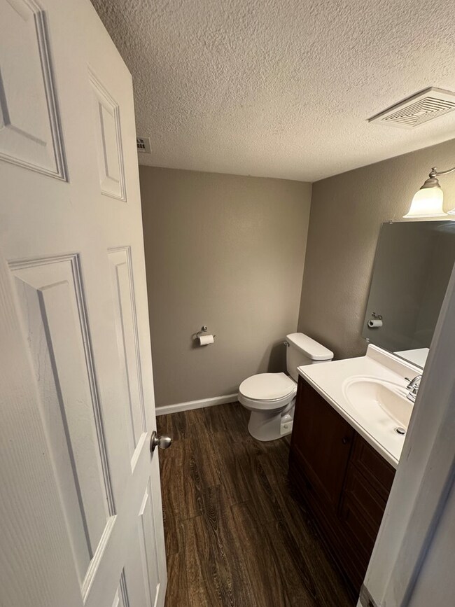 Building Photo - 1324 Harless Ave