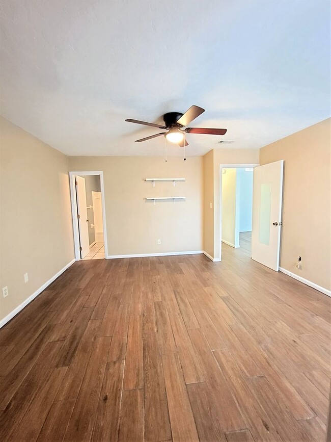 Building Photo - Spacious 3 bedroom duplex for rent in NE T...