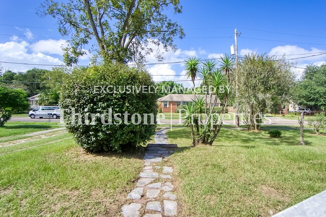 Building Photo - 8057 Oakwood St