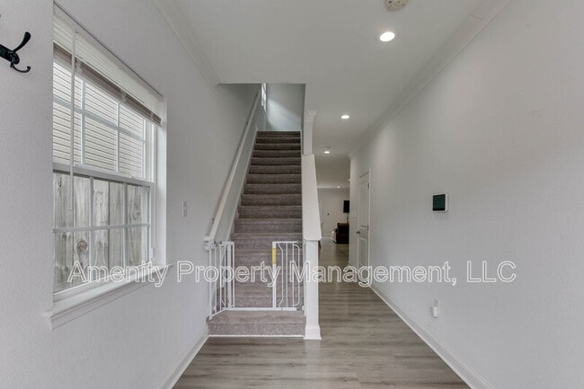 Building Photo - 614 Rolfe St