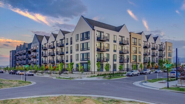Building Photo - 10678 S Lake Run Rd
