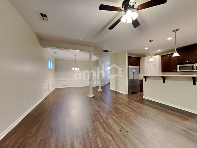Building Photo - 510 Summer Hill Way