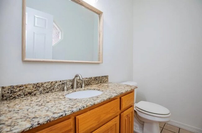 Building Photo - Great Location! Family House! 3 bedroom,  2.5 bathroom, large bonus room, 2 car garage