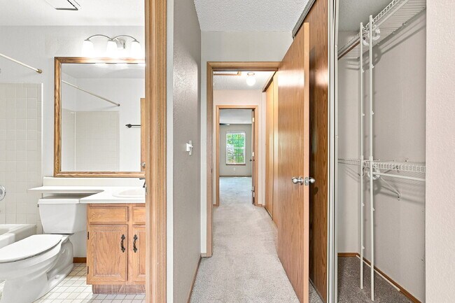 Building Photo - $2,470.95, 2 Bed, 2.5 bath Townhome in Centennial with in unit Laundry!