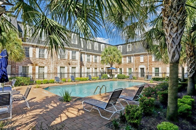 Building Photo - 353 N Post Oak Ln