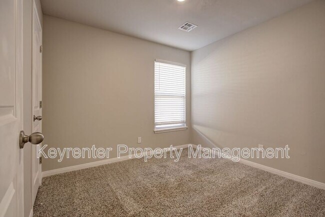 Building Photo - 1612 Maroon Dr