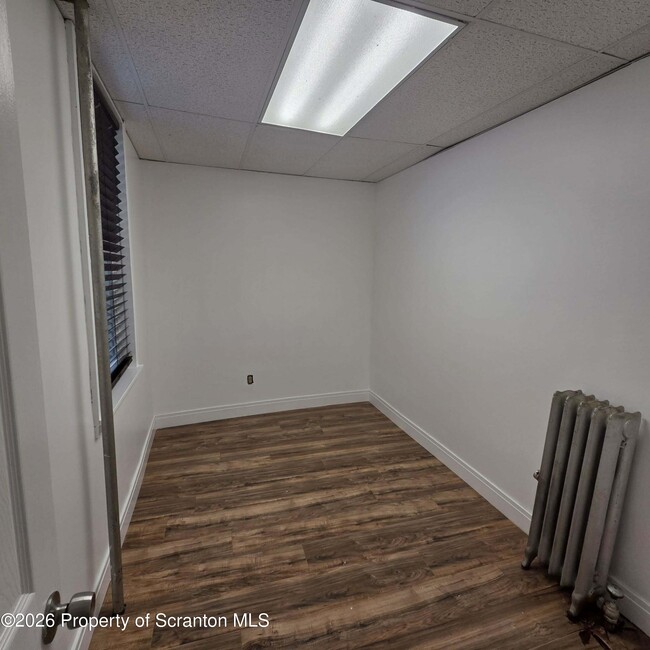 Building Photo - 1606 Dickson Ave