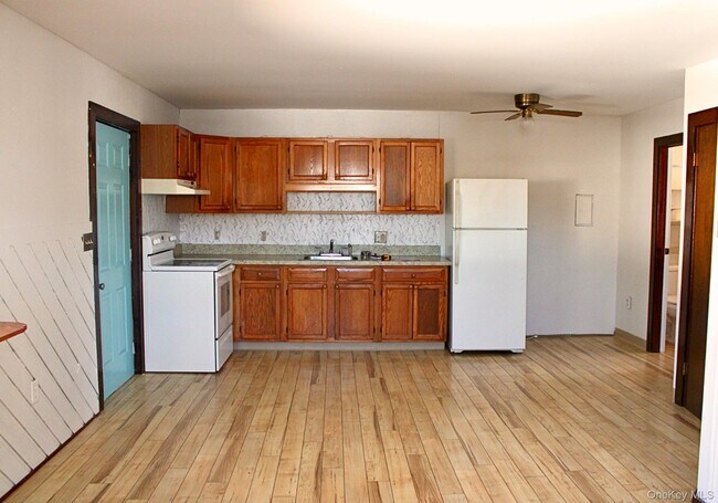 Building Photo - 505 NY-208